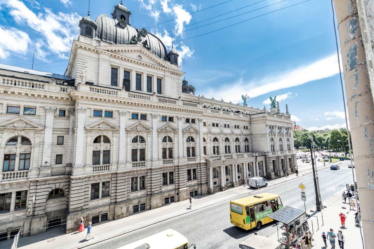Opera House Apartment 2 Lviv Bagian luar foto